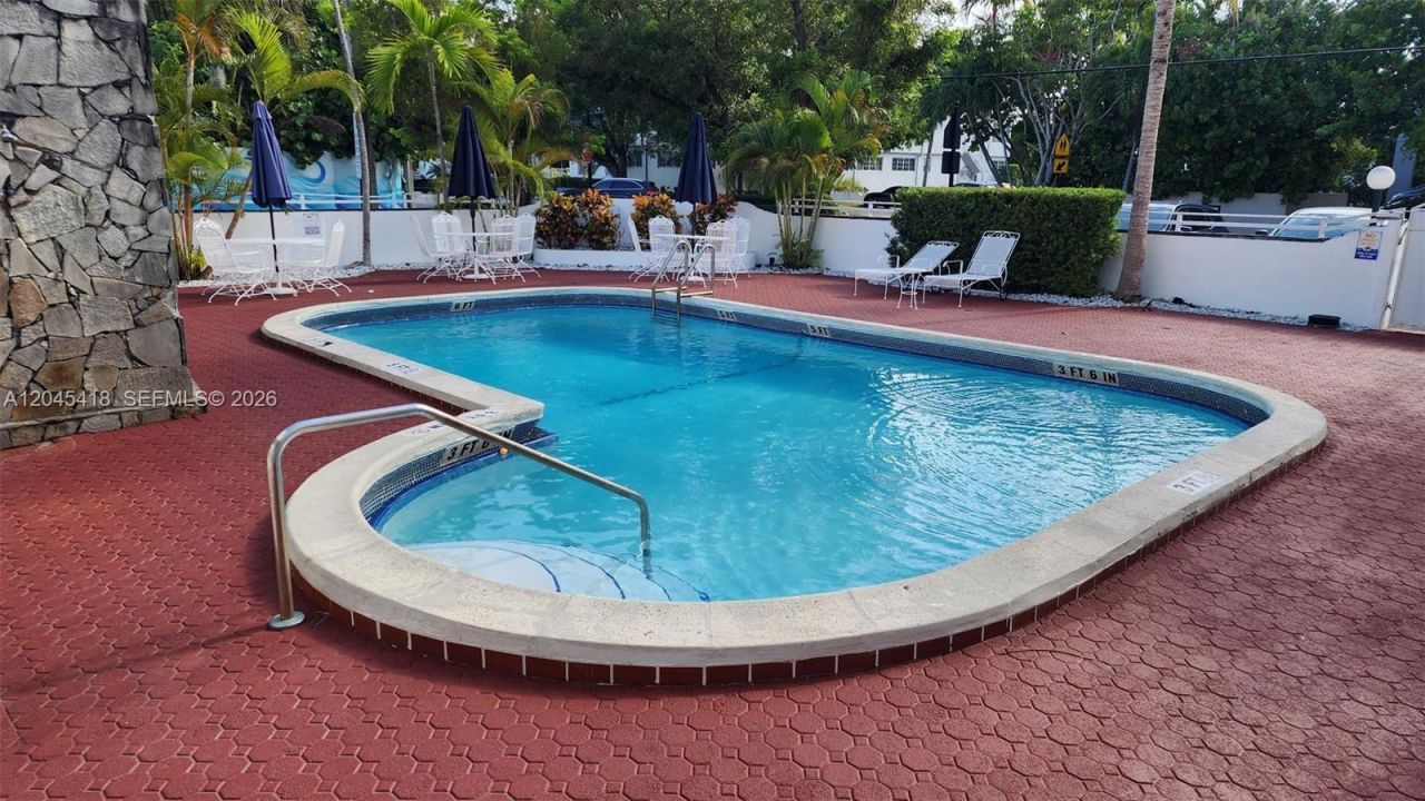 1075 93rd St , Unit 304, Bay Harbor Islands, FL 33154 Photo
