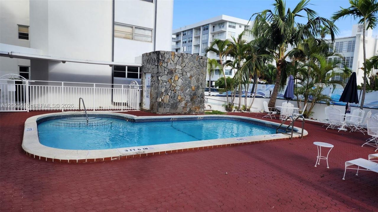 1075 93rd St , Unit 304, Bay Harbor Islands, FL 33154 Photo