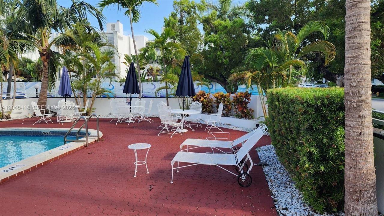 1075 93rd St , Unit 304, Bay Harbor Islands, FL 33154 Photo