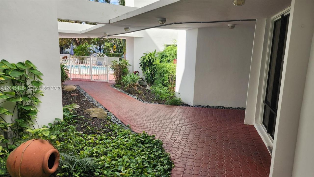 1075 93rd St , Unit 304, Bay Harbor Islands, FL 33154 Photo