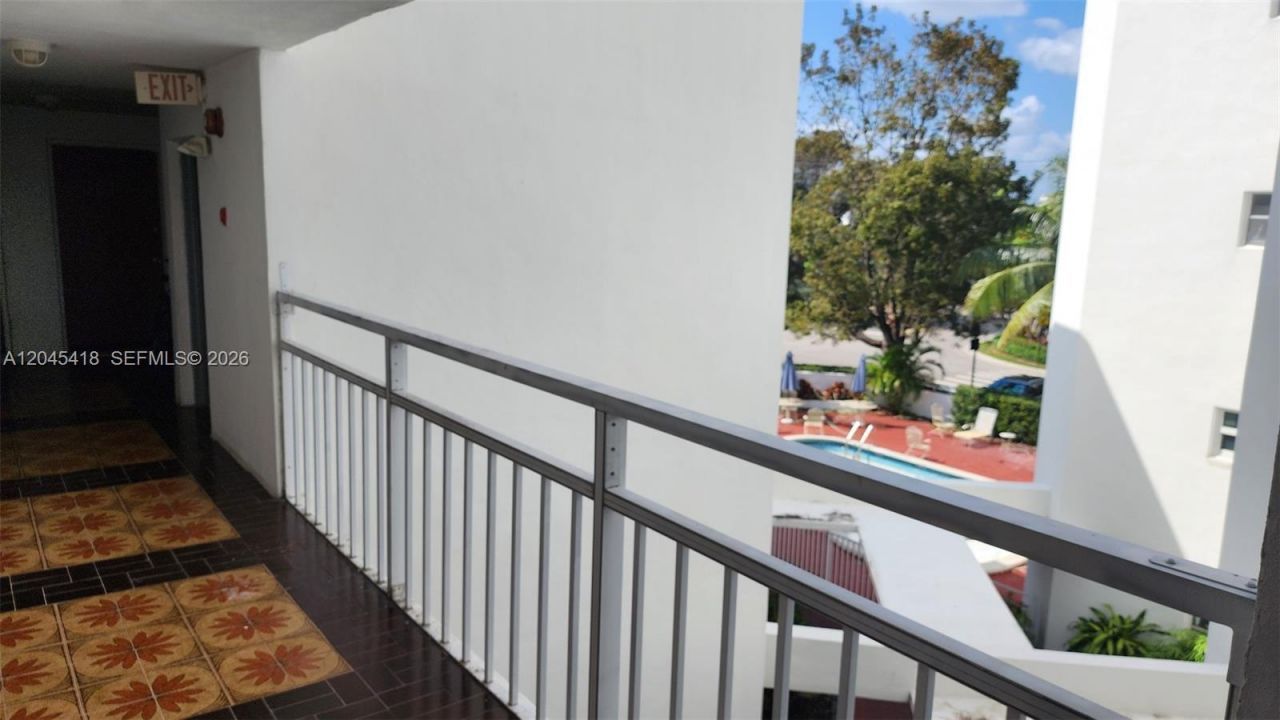 1075 93rd St , Unit 304, Bay Harbor Islands, FL 33154 Photo