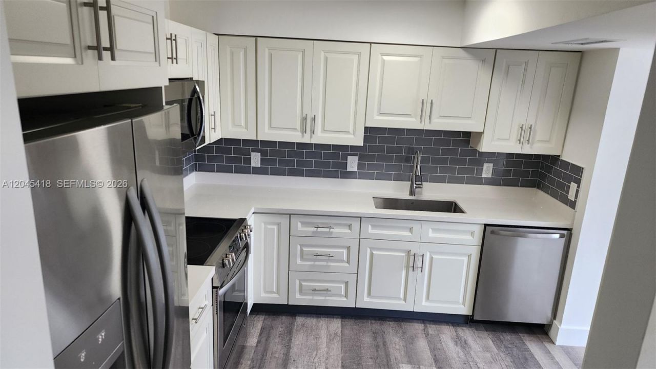 1075 93rd St , Unit 304, Bay Harbor Islands, FL 33154 Photo
