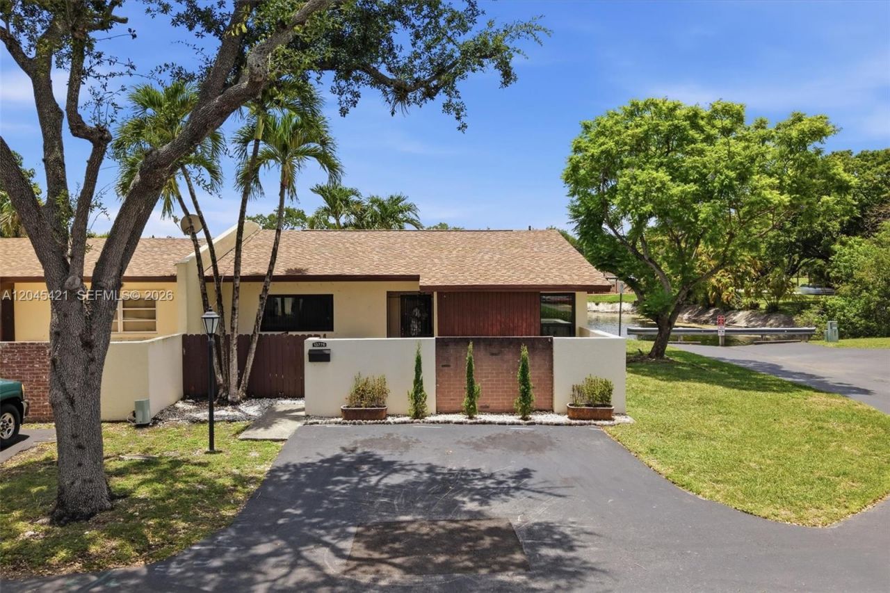 13776 Kendale Lakes Dr, Miami, FL 33183 Photo