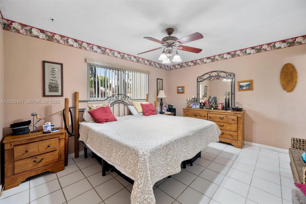13776 Kendale Lakes Dr, Miami, FL 33183 Photo