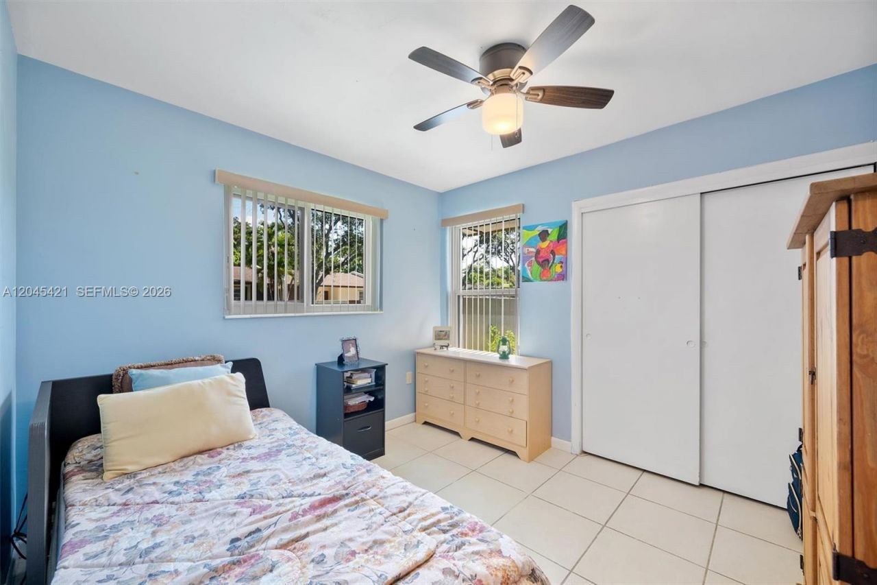 13776 Kendale Lakes Dr, Miami, FL 33183 Photo