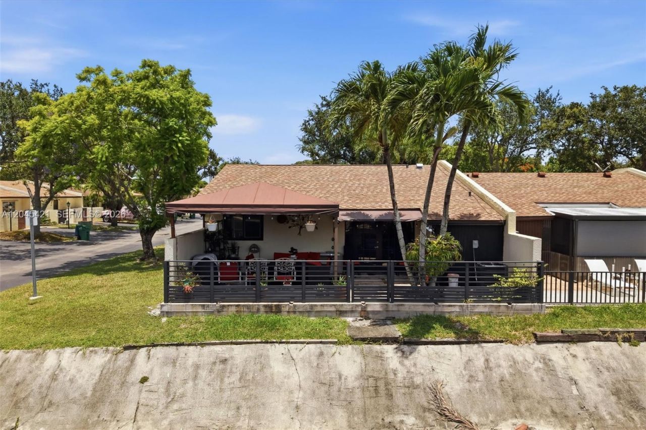 13776 Kendale Lakes Dr, Miami, FL 33183 Photo