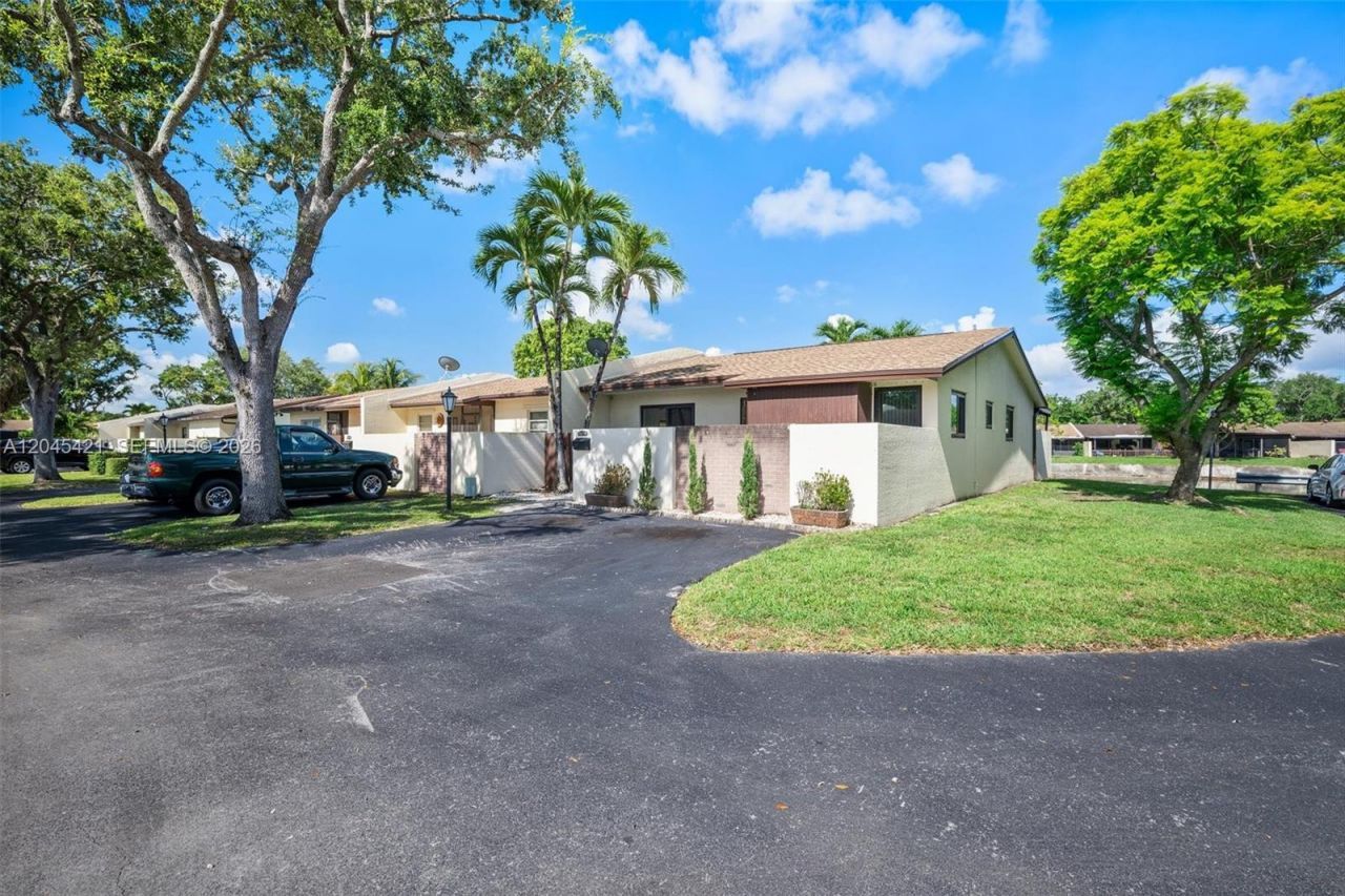13776 Kendale Lakes Dr, Miami, FL 33183 Photo