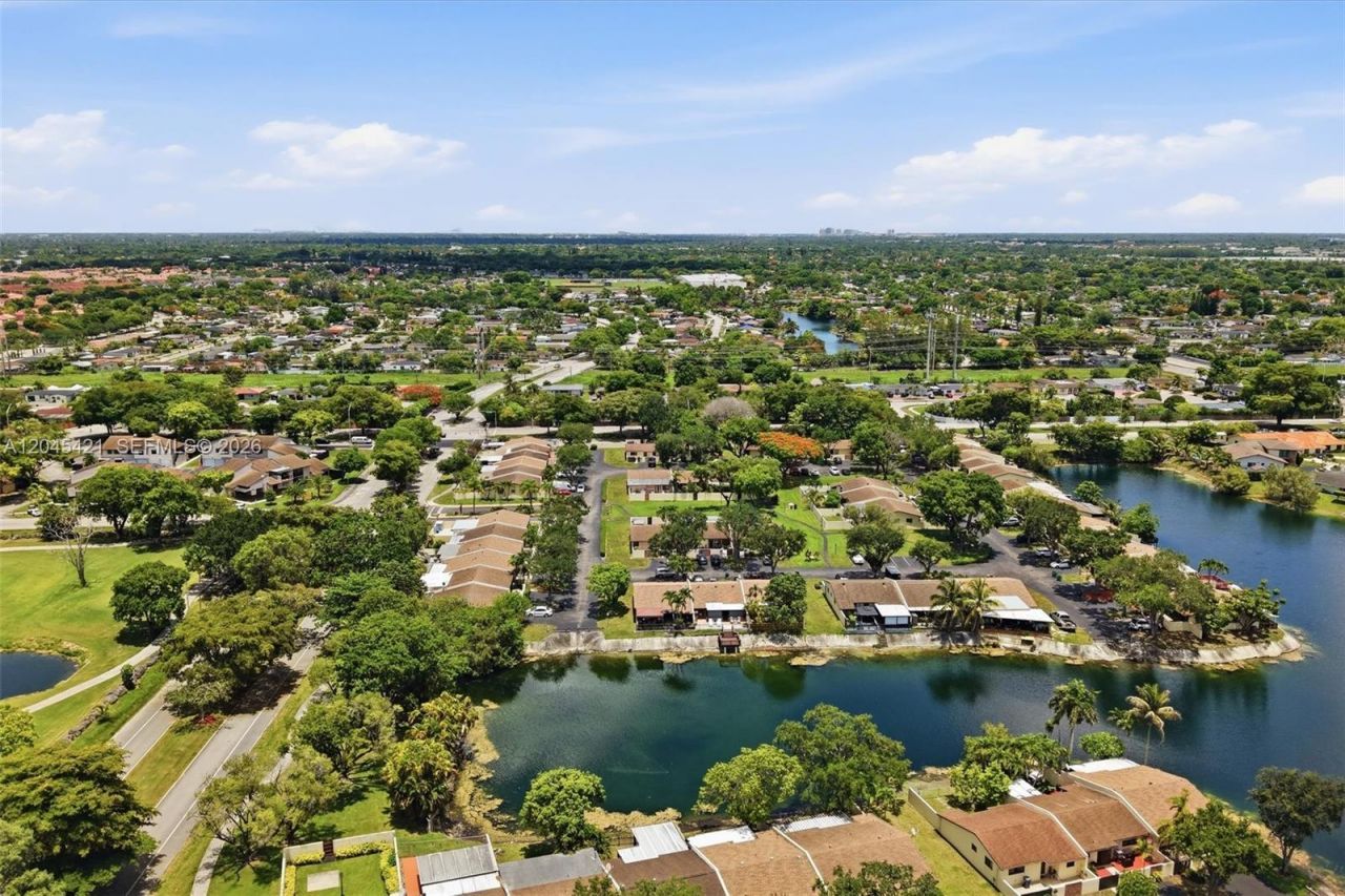 13776 Kendale Lakes Dr, Miami, FL 33183 Photo