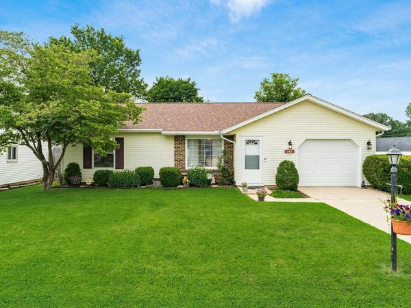 140 Williamsburg Lane NW, Lancaster, OH 43130