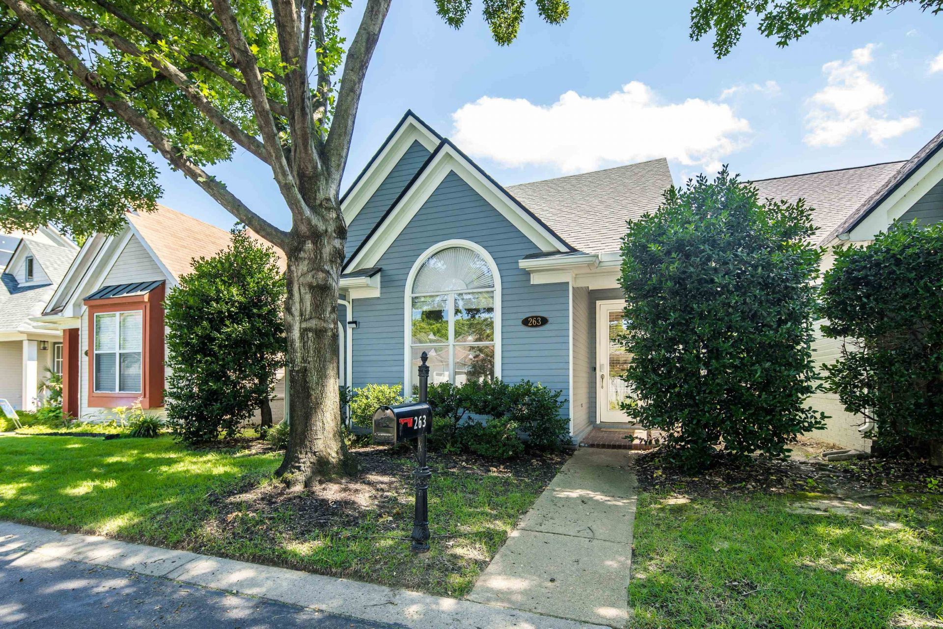 263 Island Village Dr, Memphis, TN 38103 Main Photo