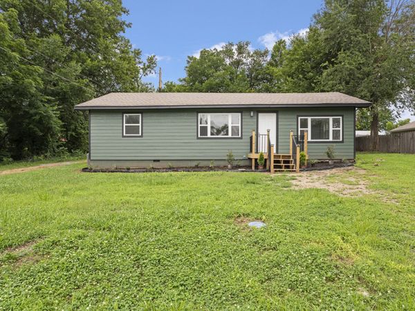 510 S Cherokee Street , Grove, OK 74344