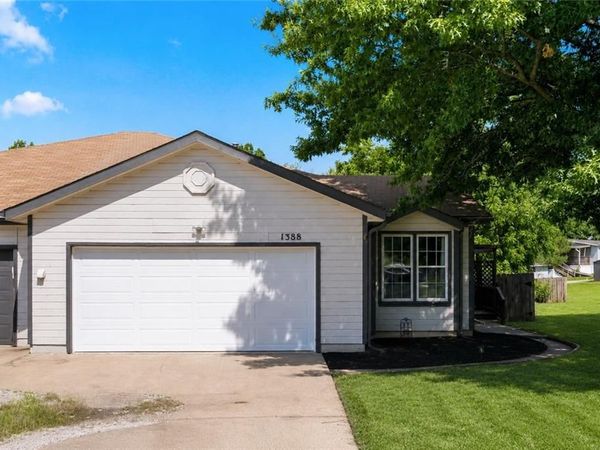 1388 N Ridge Parkway, Olathe, KS 66061