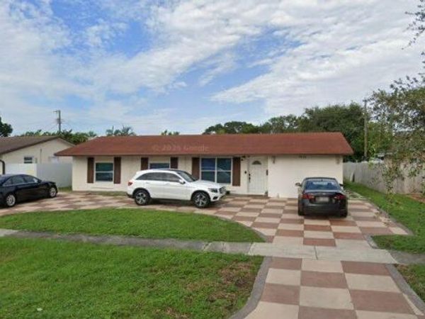 2220 N 47th Avenue, Hollywood, FL 33021