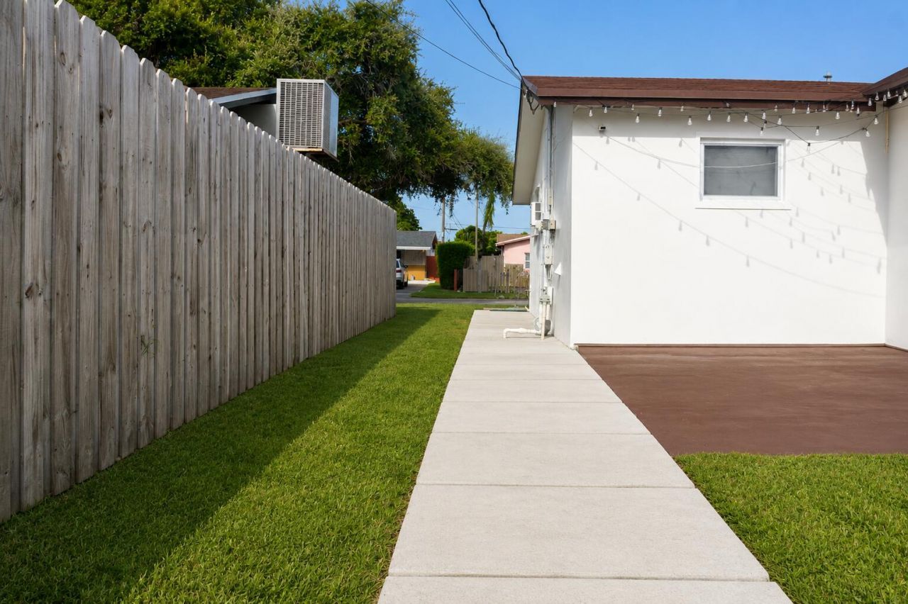 2220 N 47th Avenue, Hollywood, FL 33021 Photo
