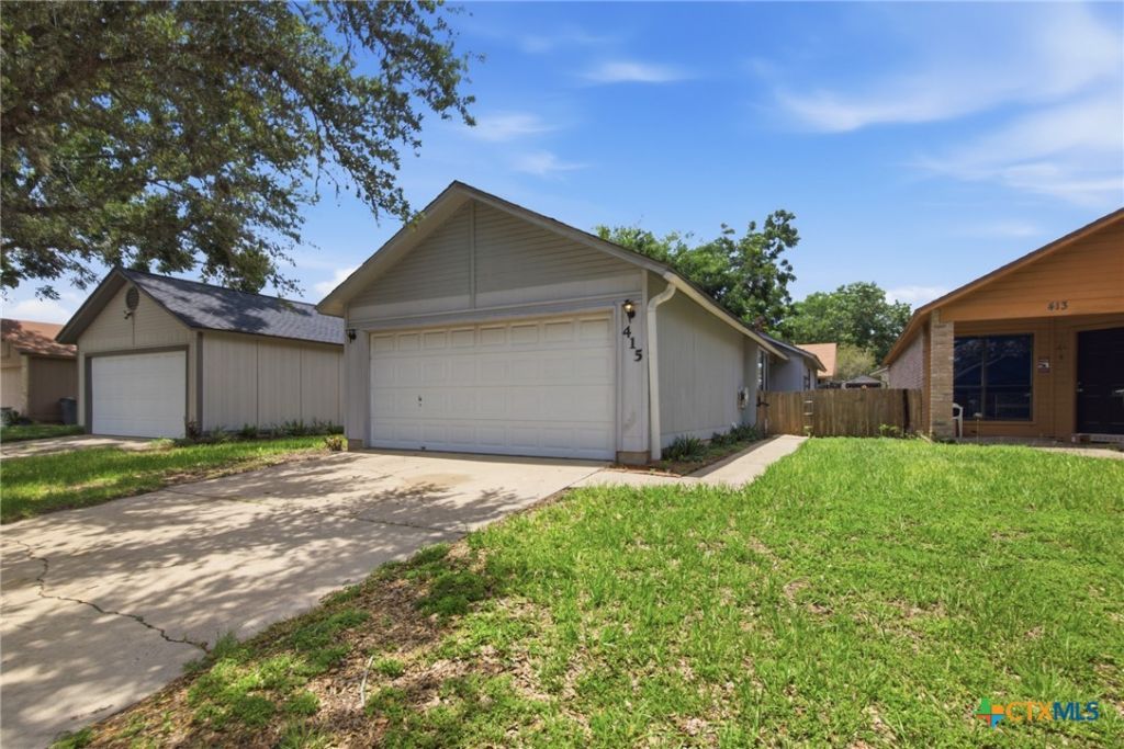 415 Waterford Drive, Victoria, TX 77901 Main Photo