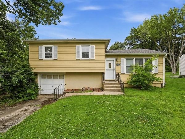 4400 NE Sunnybrook Lane, Kansas City, MO 64117