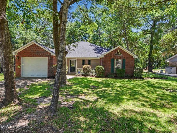 1516 Davis Street, Ocean Springs, MS 39564