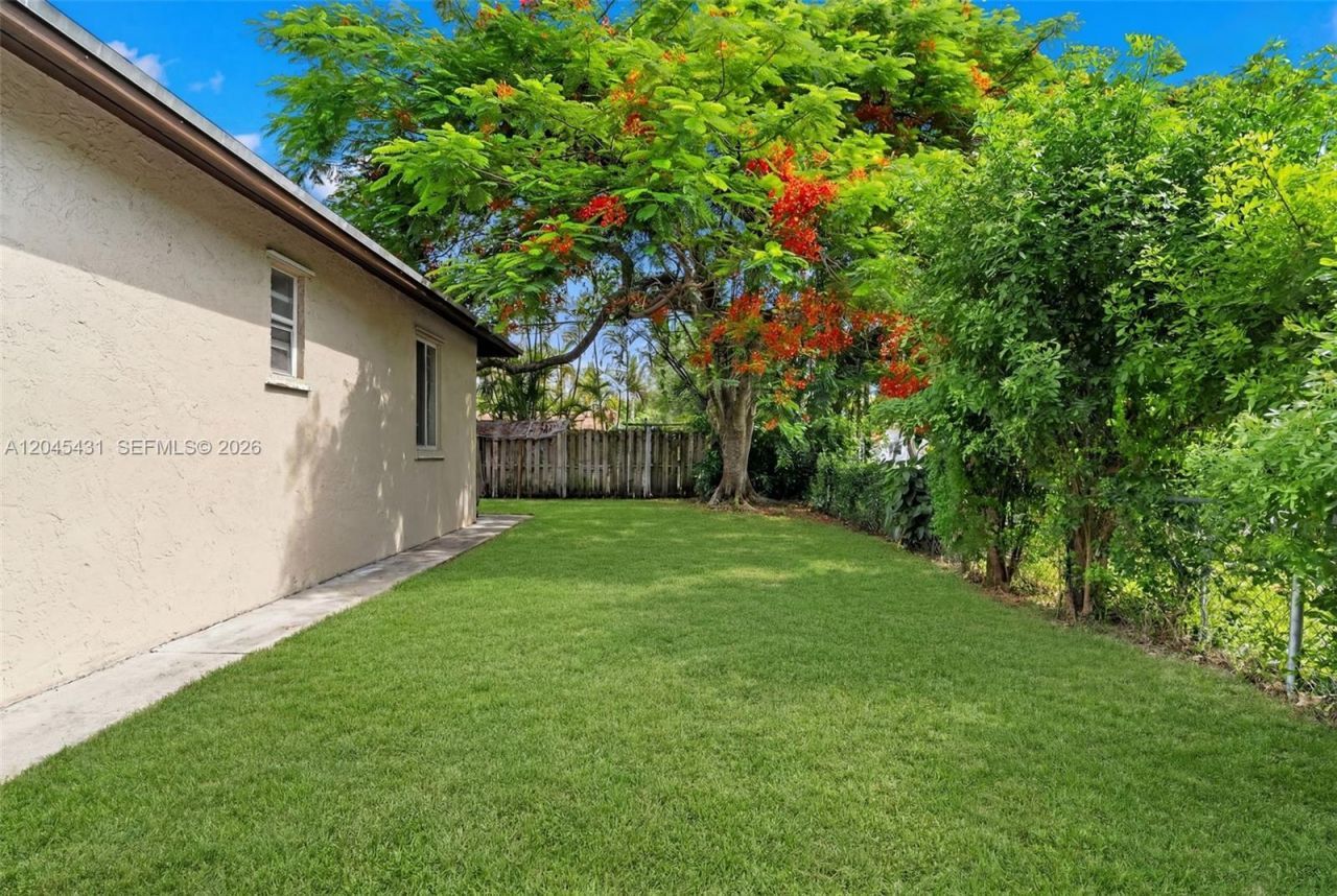 5901 SW 62nd St, Miami, FL 33143 Photo