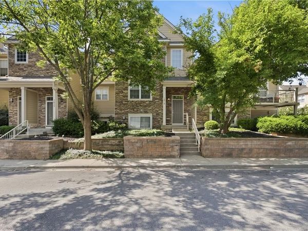 7619 W 158th Terrace, Overland Park, KS 66223