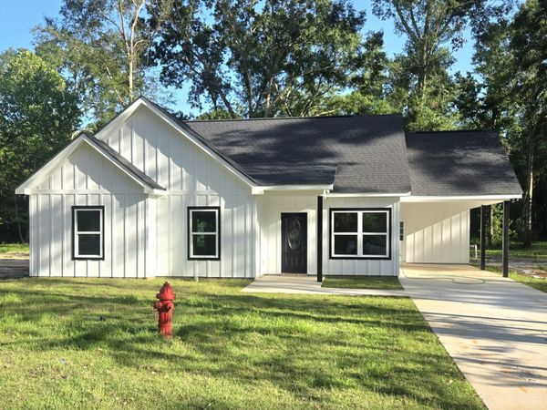 1027 Neal Road, Picayune, MS 39466