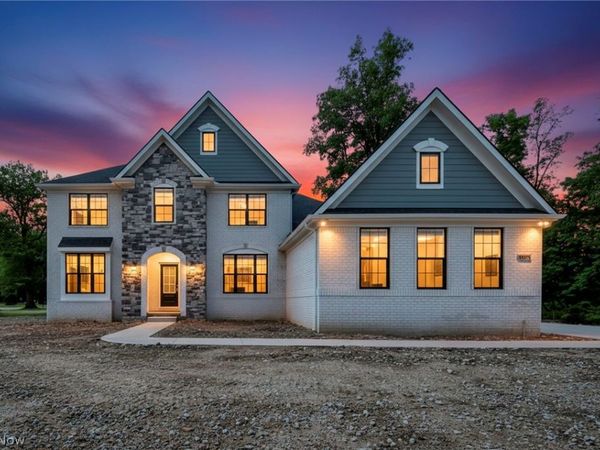 21075 Cedar Creek Drive , Strongsville, OH 44149