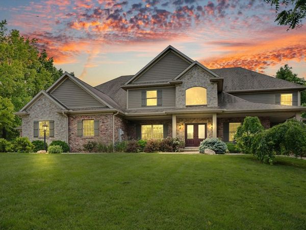 1309 Cross Creek Road , Mahomet, IL 61853