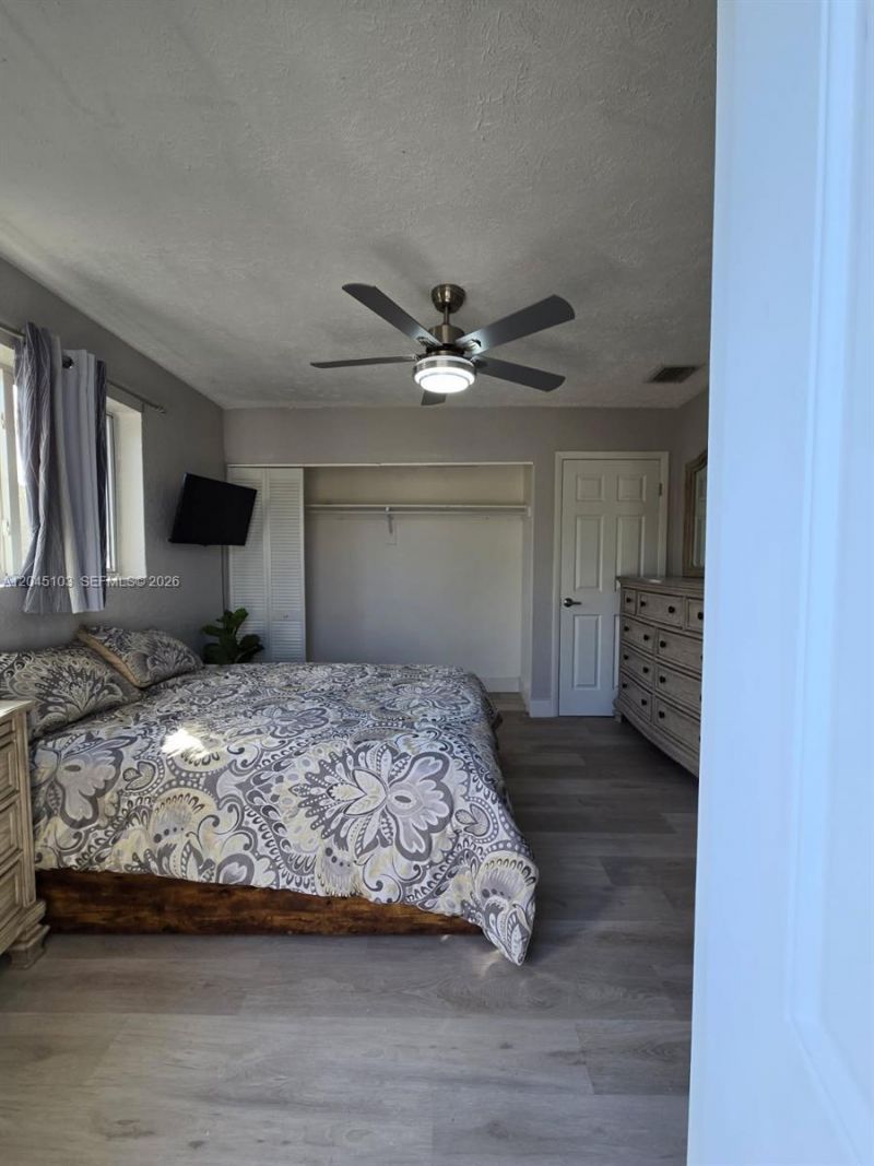 1131 N 75th Ave, Hollywood, FL 33024 Photo
