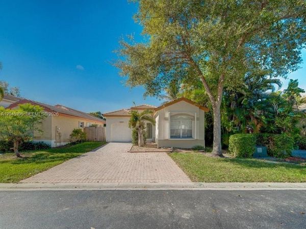 2924 NW 99th Pl , Doral, FL 33172