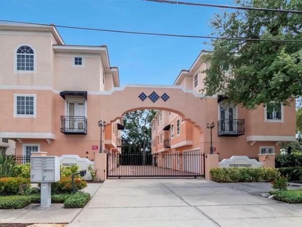 3025 W GROVEWOOD COURT, Unit 3, TAMPA, FL 33629