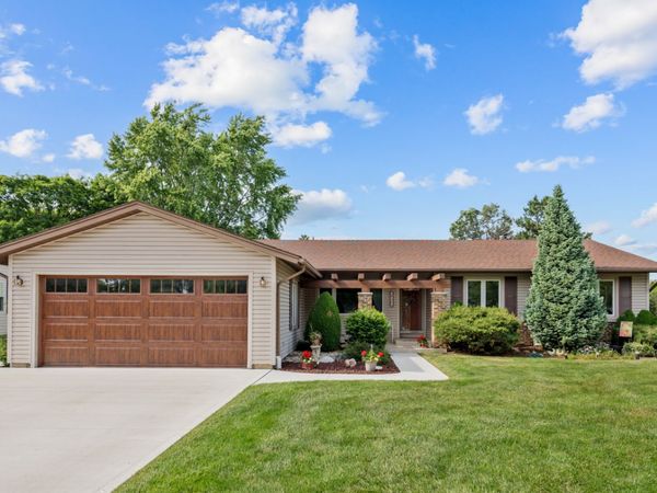 230 Yarmouth Road , Elk Grove Village, IL 60007