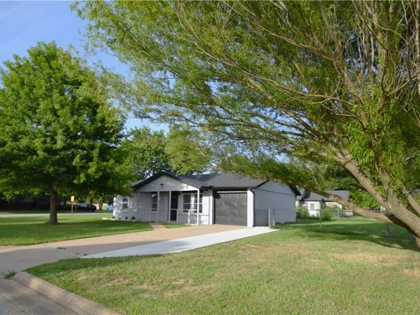 2511 N 4th Street, Rogers, AR 72756