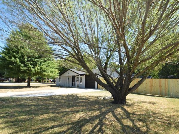 2511 N 4th Street, Rogers, AR 72756
