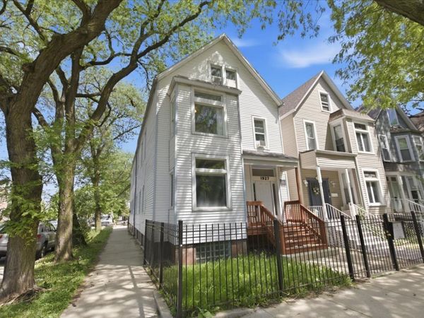 1927 N Kedzie Avenue , Unit 2F, Chicago, IL 60647