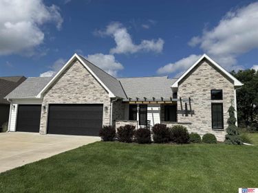 4505 Hawthorne Drive, Lincoln, NE 68516