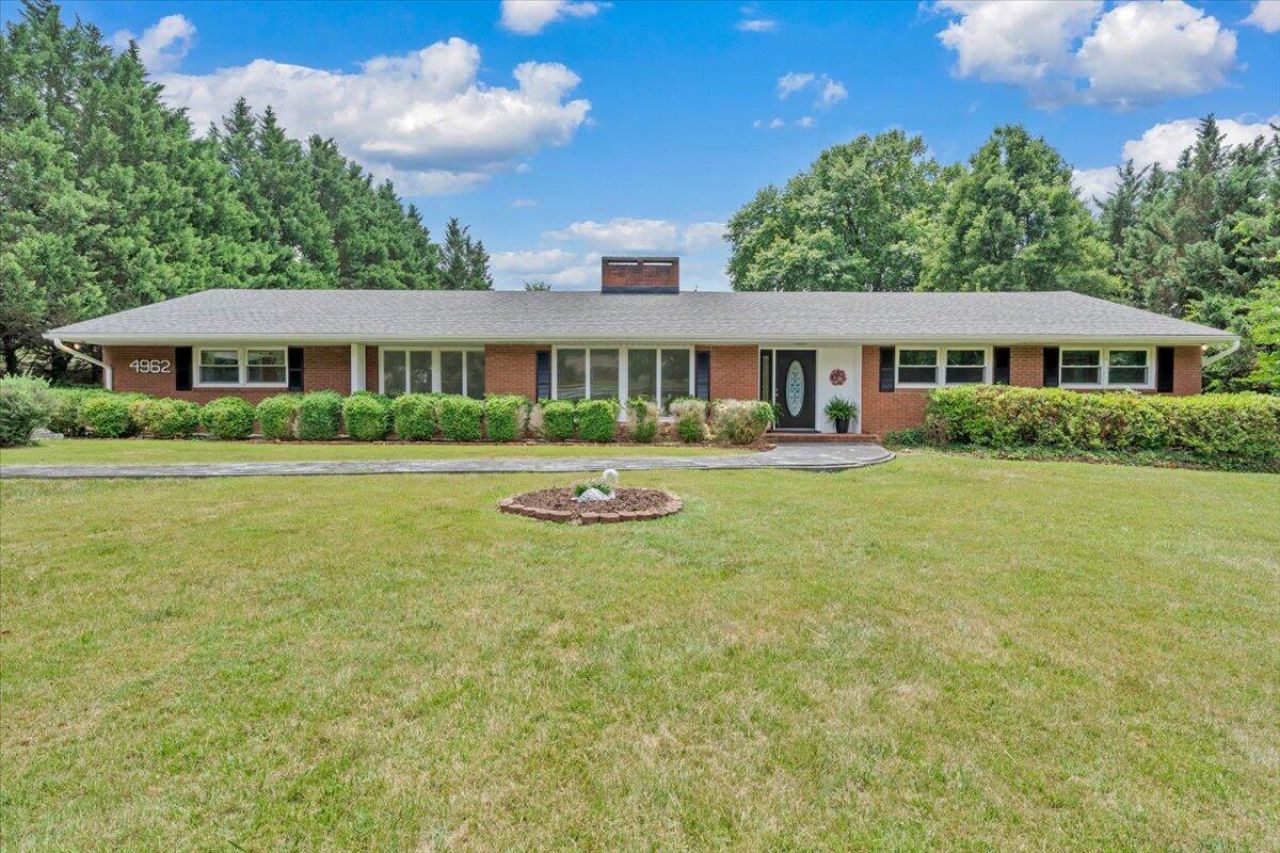 4962 Bower Rd, Roanoke, VA 24018 Main Photo