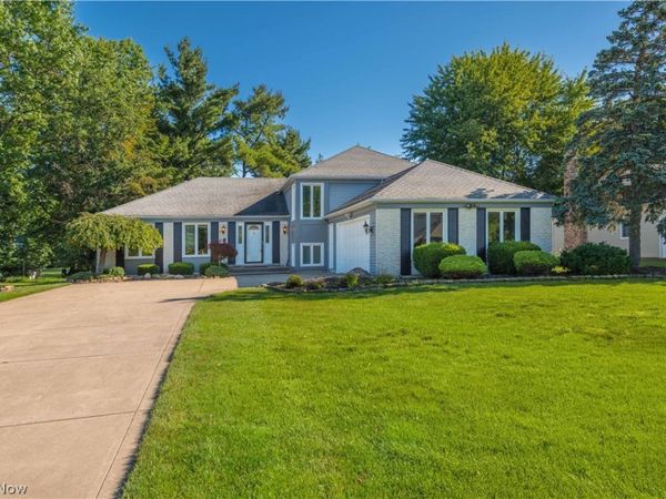 28098 Settlers Res Way, Westlake, OH 44145