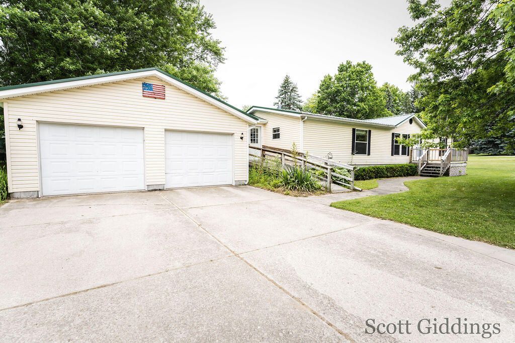 206 E 1st Street, Stanton, MI 48888 Main Photo