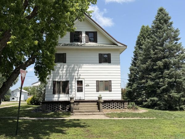 118 W Third St, Sutherland, IA 51058