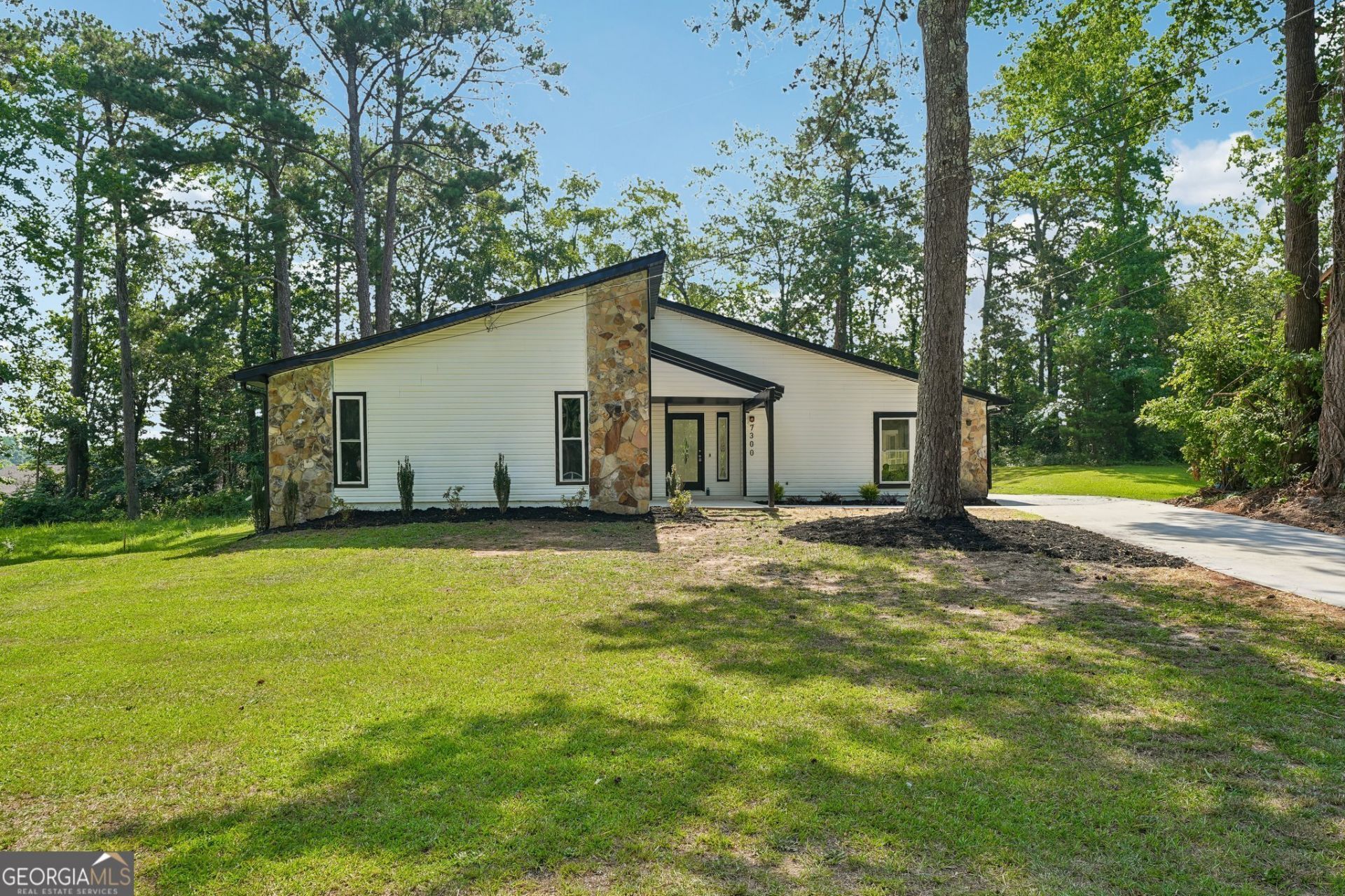7300 Buck Creek Drive, Fairburn, GA 30213 Main Photo