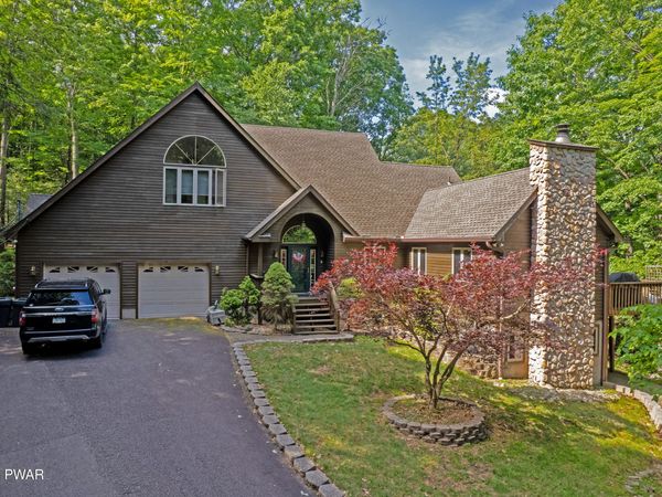 147 N Evergreen Drive , Greentown, PA 18426
