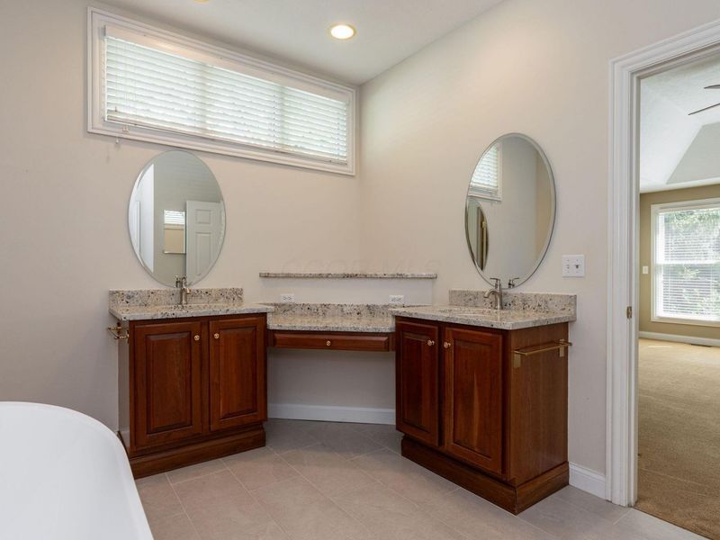 5816 Heritage Lakes Drive, Hilliard, OH 43026 Photo 21
