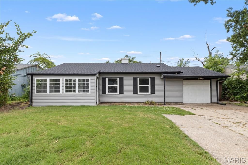 10 Belmont Drive, Saint Peters, MO 63376 Main Photo