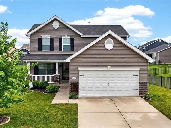 504 Golden Leaf Ct , Lake St Louis, MO 63367