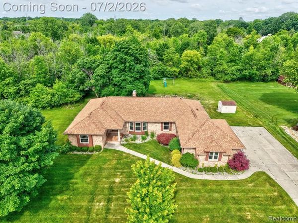 1225 Old Timber Trail, Flint Twp, MI 48532