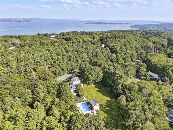 186 Foreside Road , Cumberland, ME 04110