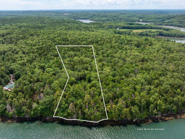 205 Steves Road , Boothbay, ME 04537