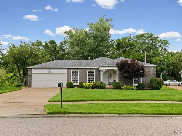 11756 Long Leaf Circle, St Louis, MO 63146