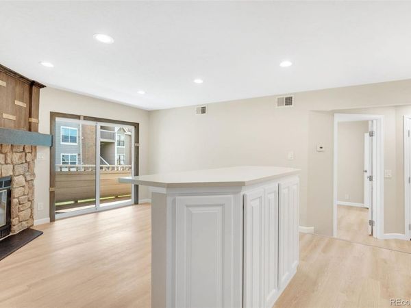 12043 W Cross Drive, Unit 204, Littleton, CO 80127