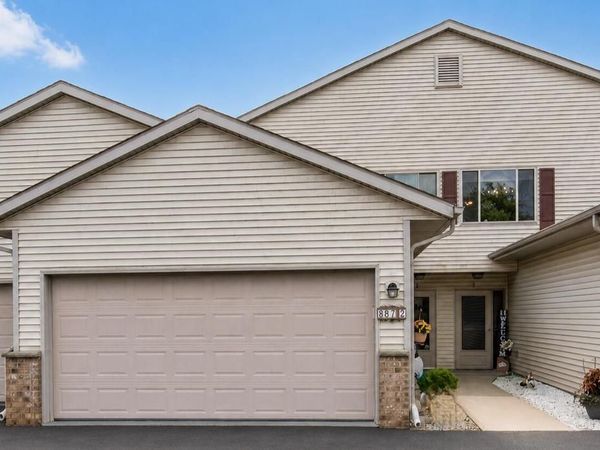 987 Roseland DRIVE, Unit #2, Kewaskum, WI 53040