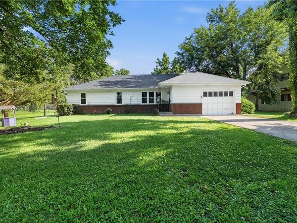 816 Vine Street, Lacygne, KS 66040